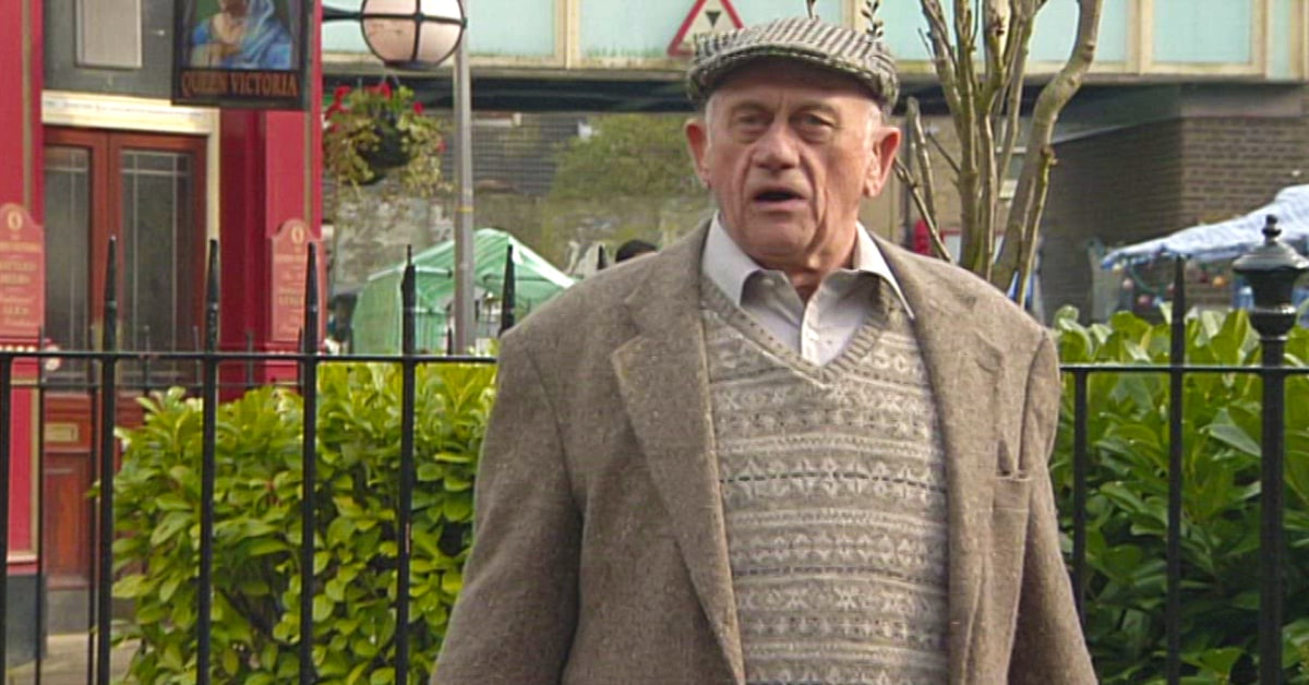 Watch Classic EastEnders Series 21 Episode 33 Online